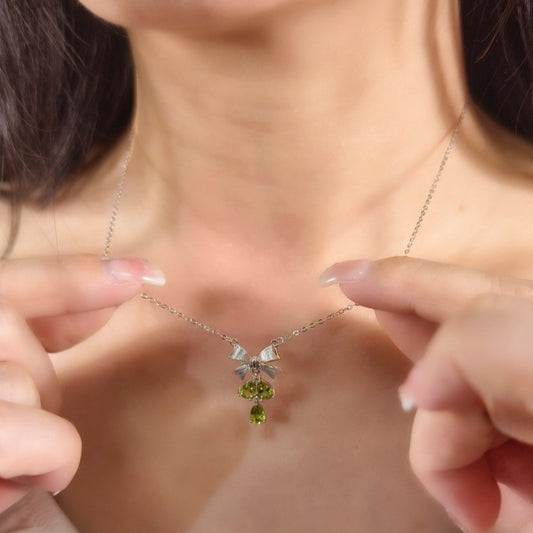 Peridot Drop Necklace with Bow (925 Sterling Silver)