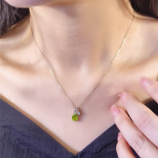 Peridot Teardrop Necklace (925 Sterling Silver)
