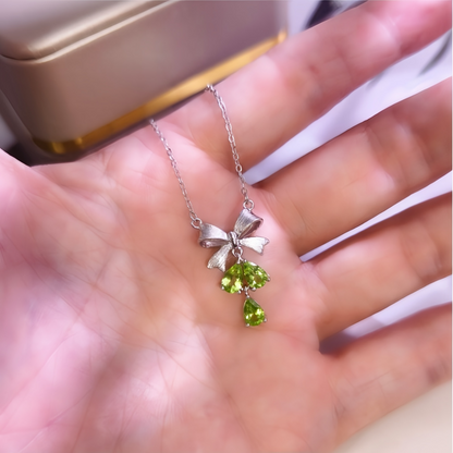 Peridot Drop Necklace with Bow (925 Sterling Silver)