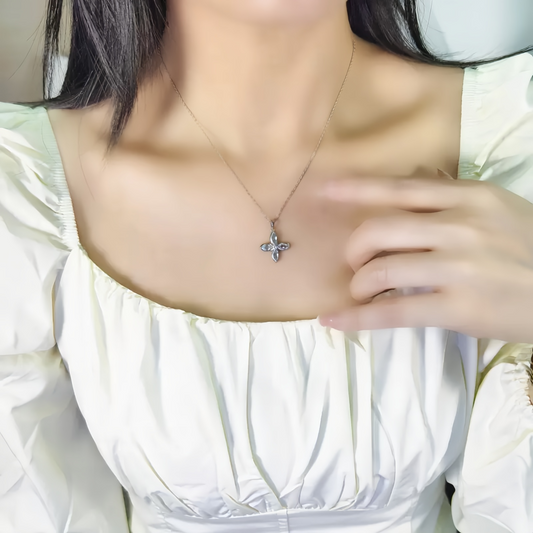 Blue Topaz Clover Necklace (925 Sterling Silver)